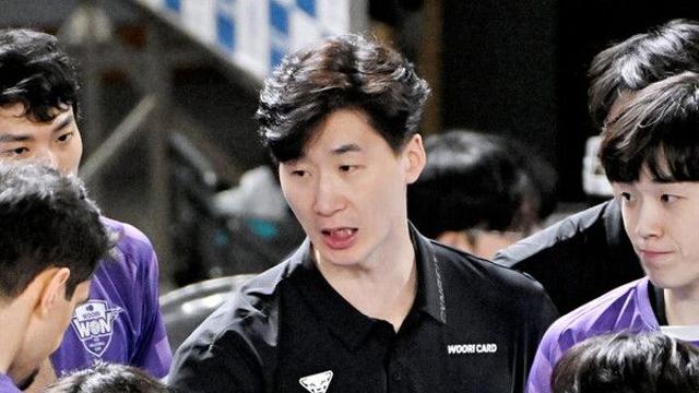 박철우 우리카드 감독대행, 친정팀 삼성화재에 셧아웃 승리(종합)