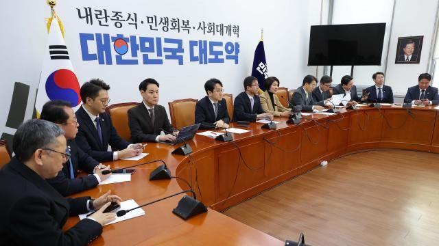 與, 코스피 첫 5000 돌파에 