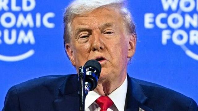 트럼프 “그린란드, 美 아니면 수호 불가”…무력 내려놓고 ‘관세·동맹’ 쥐고 흔들다