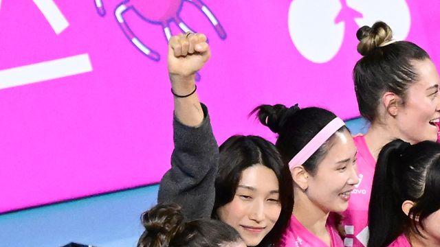 김연경 현장 응원 받은 흥국생명, 전반기 2위 마감...'요시하라 매직' 통했다