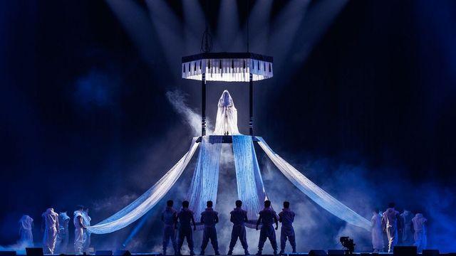 라이즈부터 제니까지, 2025 연말 무대를 빛낸 아이돌 제작 의상 브랜드 4