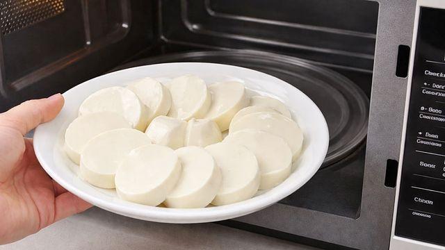 순두부에 '이것' 넣고 전자레인지에 5분만 돌려주세요…이렇게 편한 걸 왜 몰랐죠