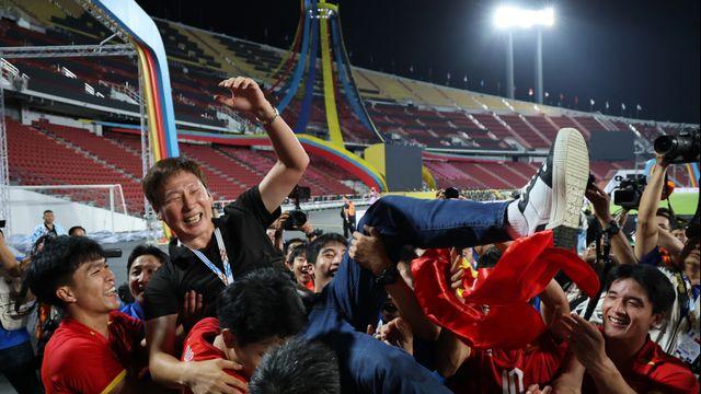 한국 누른 베트남 축구 '축제 분위기'...U-23 대표팀에 특별보너스