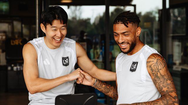 충격 또 충격, 감히 손흥민 뒤통수를 쳐?…그런데 SON 감동! 두 팔 벌려 품었다→부앙가 보자마자 '아빠 미소'