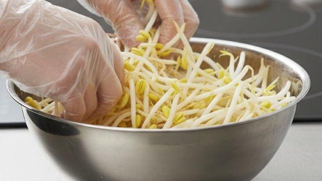 제발 콩나물 소금으로만 무치지 마세요…'이것' 넣었더니 가족들이 환호하네요