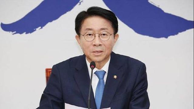 '이해찬 전 총리 위중'…조정식 특보 베트남 급파, 靑과 현지 소통