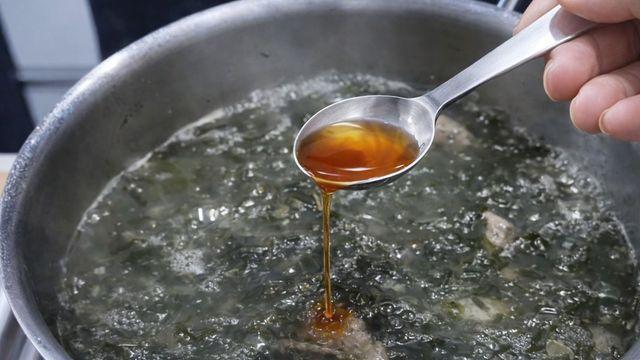 겨울 미역국에 '이것' 1스푼만 넣어 보세요…특급 셰프도 칭찬합니다