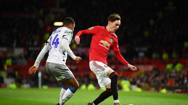 [오피셜] 친정팀 맨유 복귀하나 했는데 결국 무산...맨유 유스 출신 MF, 에버턴과 연장 계약