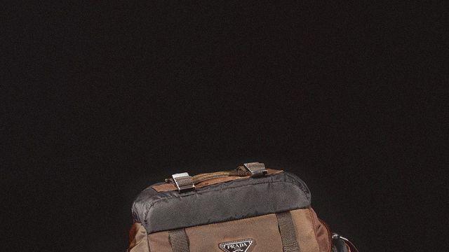 바이 컬러의 미학, 프라다식 리나일론 유틸리티 백