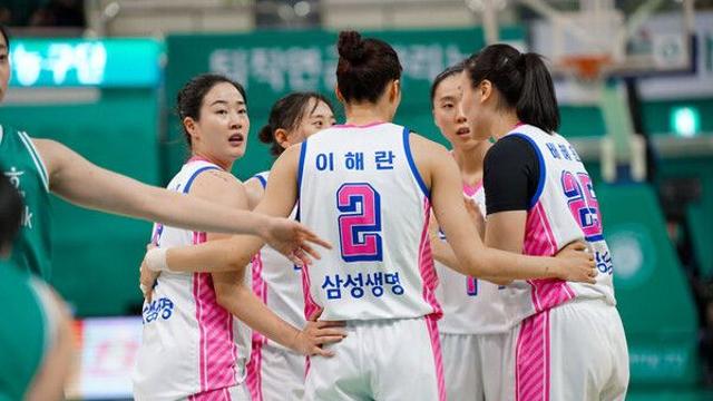 '이해란 23점' 삼성생명, 선두 하나은행 7연승 저지…우리은행 2연패 탈출(종합)