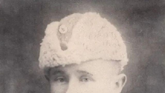 저격수로 유명하지만 실상은 그냥 인간병기 였던 인물