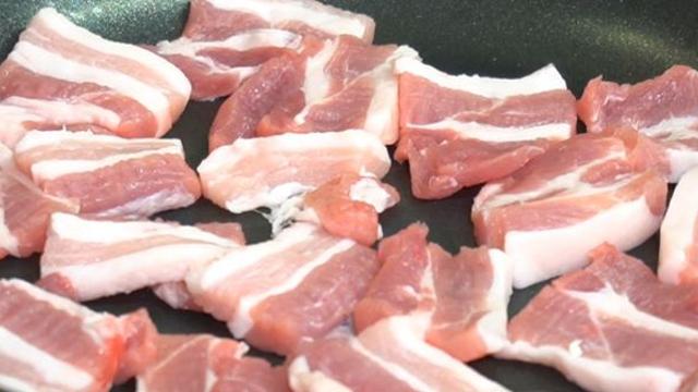 삼겹살에 '이것' 넣어 보세요…고깃집 사장님도 당장 돈 받고 팝니다