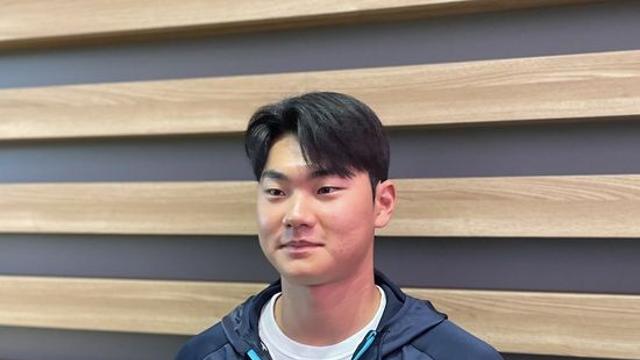 '연봉 고과 1위' 김주원, 왜 비즈니스 아닌 일반석 타고 출국했을까…