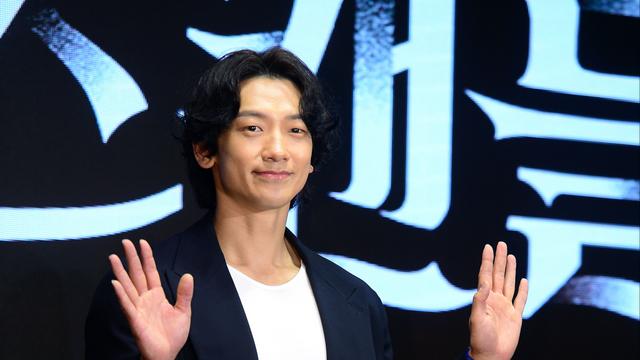 비, 청각장애 팬에 “왜 춤 안 추나” 지적…뒤늦게 중국어로 공식 사과