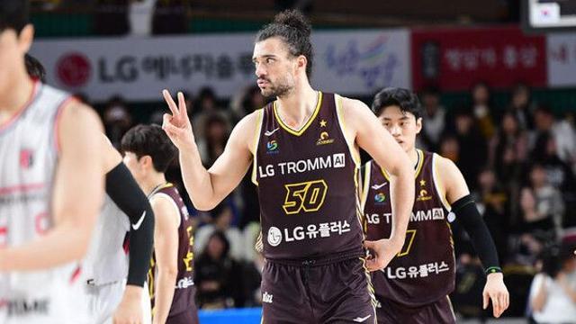 프로농구 LG, 정관장 꺾고 선두 굳혀…소노는 삼성 제압(종합)