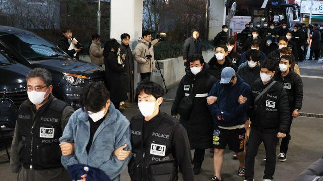 부산 송환된 ‘캄보디아 노쇼 사기’ 피의자 49명 전원 구속