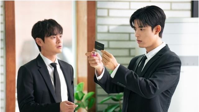 '오늘부터 인간입니다만'  김혜윤X로몬X장동주, 첫 삼자대면 현장 포착 ‘월클’ 로몬 ↔ ‘망생’ 장동주 뒤바뀐 운명의 전말 공개!