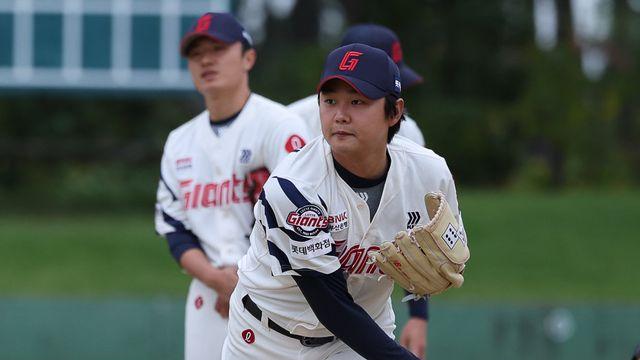 SNS로 부부 갈등 밝힌 아내…롯데 정철원, 사생활 논란 속 스프링캠프 출국