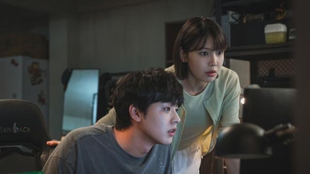 '아이돌아이'  김재영 위로하는 최수영의 ‘애틋’ 포옹! 휘몰아칠 진실 예고