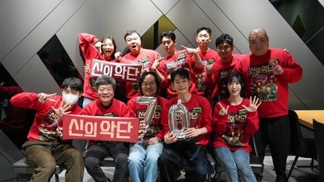 70만 돌파 '신의악단', 기적의 역주행…'장기 흥행' 100만 노린다