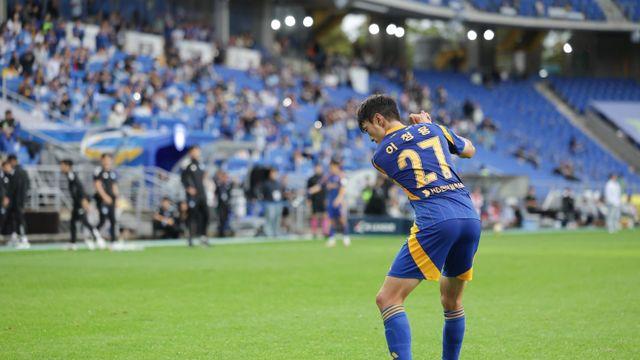 ‘골프 세리머니’ 이청용, 울산 떠나며 사과 “이성적으로 행동했어야”