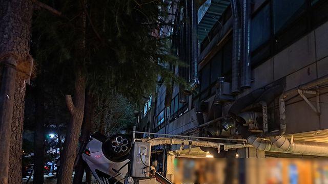 출구 착각해 벽 들이받아…음주운전 차량 주차장 3층서 추락