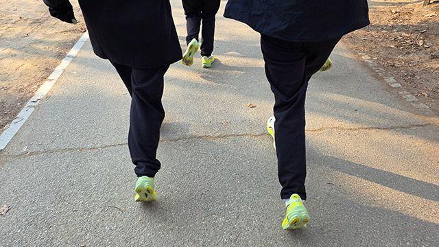 “가볍고 자연스럽게 앞으로” 푸마 디비에이트 나이트로 4 러닝 체험