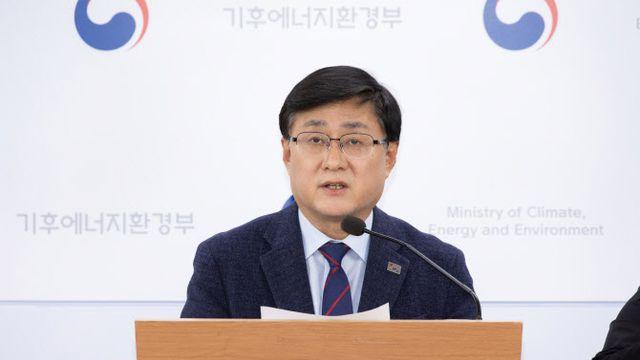 돌고 돌아 '탈원전'…신규 대형 원전 결국 짓기로