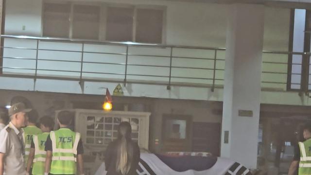 이해찬前총리 시신, 베트남 각별예우 속 운구…태극기 감싸여 한국행(종합)