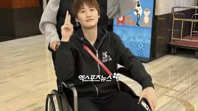 '안세영 빠진 대회 우승했는데!' 中 천위페이, 또 휠체어 충격? 부상으로 쓰러졌다…어깨+발바닥 한꺼번에 망가져→태국 대회 기권