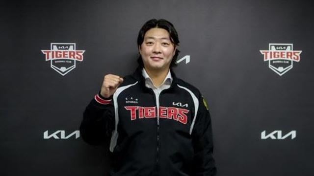 필승조 2명 떠난 한화, '김범수 보상선수'는 즉시전력 투수?