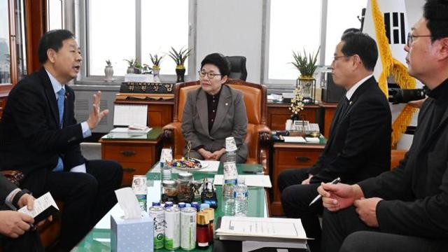 '트럼프 악재'에 정부·국회 대혼란…구윤철 