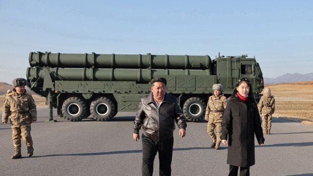 북한,  대구경 방사포 시험사격…김정은, 주애와 참관