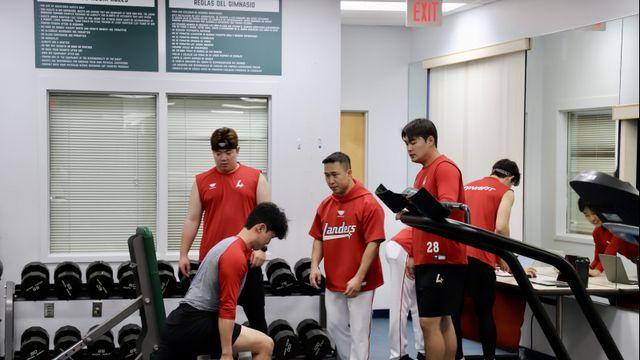 새벽 6시부터 훈련하는 SSG 선수들, 