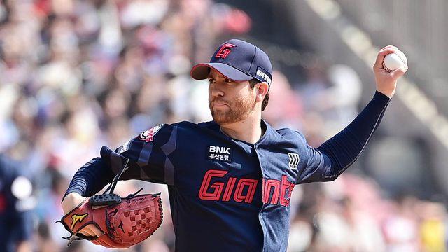 롯데 떠난 KBO 35승 투수, 행선지 찾았다…컵스와 마이너 계약 