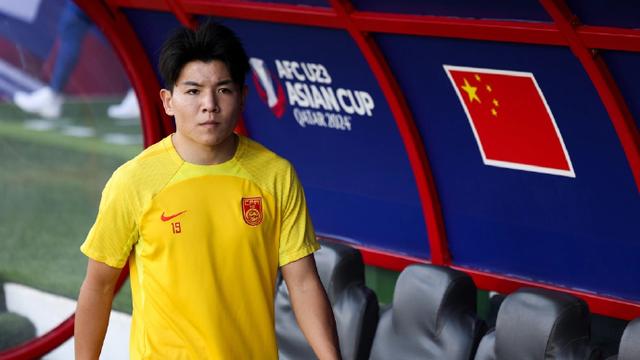 中 축구, 초대형 경사 쏟아진다…EPL 등록 선수 '드디어' 나온다→U-23 아시안컵 준우승 주장, 황희찬 동료 확정+입단 위해 영국행