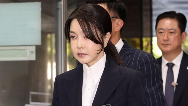 김건희가 받은 샤넬백 2개 엇갈린 유무죄…매관매직 판단은