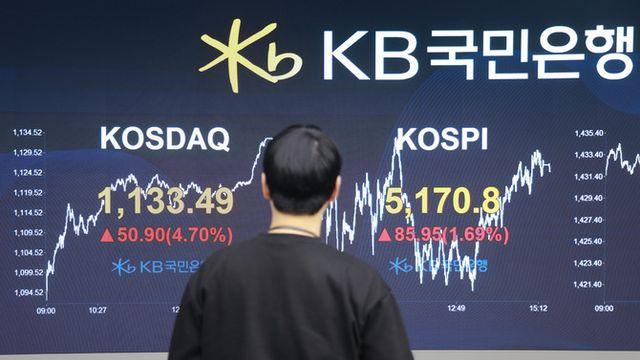 코스피, 개인 매수에 사상 첫 5100선 '안착'…코스닥도 25년 만에 1100선 '돌파'