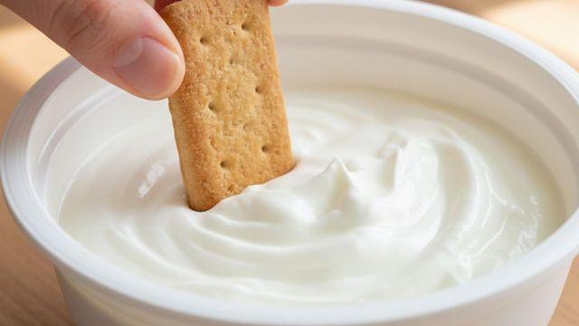 요거트에 '이것' 한 번 꽂아보세요…비싼 돈 내고 카페 안 가도 됩니다