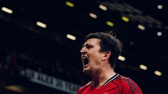 맨유 ‘인간 승리’의 상징, 잔류 가능성 점점 희박...“수뇌부가 다음 시즌 신예 CB 중용 원해”