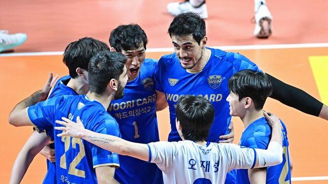 아라우조 33점 폭발…우리카드, 삼성화재 제압하고 2연승