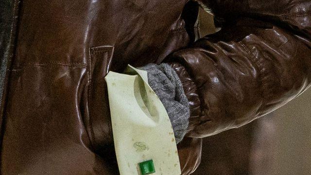 프라다 런웨이에 헌 옷이? 현실에서 따라 입는 법