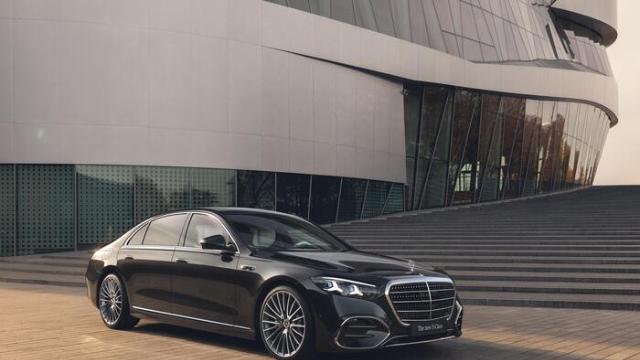 “140년 자동차 역사 위에 미래를 얹다”…메르세데스-벤츠, ‘더 뉴 S-클래스’ 세계 최초 공개