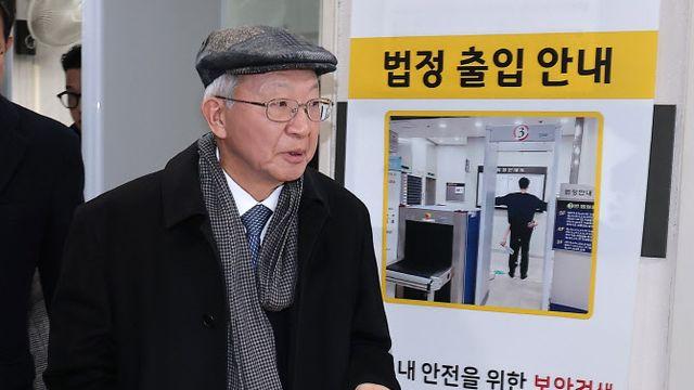 '사법농단' 양승태, 무죄 뒤집고 2심 징역형 집유…