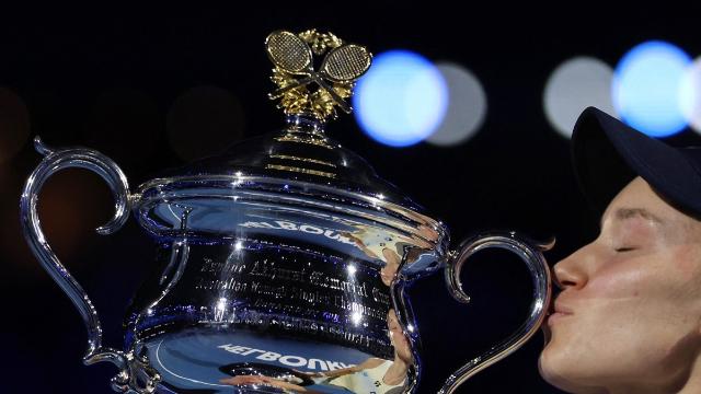 학대자 혹은 구원자?…논란의 코치와 호주오픈 우승한 리바키나