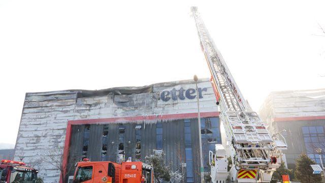 음성 공장 화재 21시간 만에 완진…1명 숨지고 1명 실종