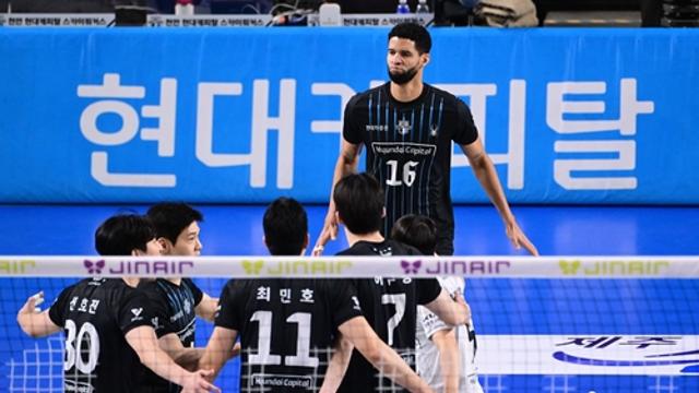 현대캐피탈, 천적 OK 잡고 1위 수성…흥국생명은 2위 탈환(종합)