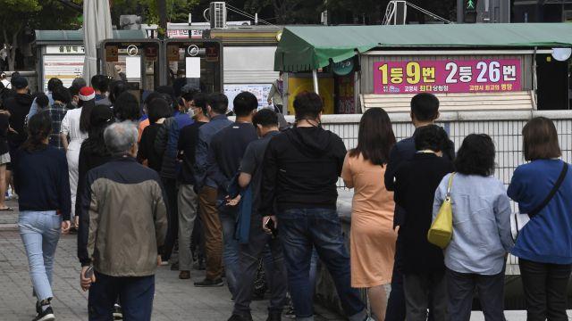 로로또 1등 1만명 시대, 판매는 ‘역대급’...“407억 대박은 옛말”