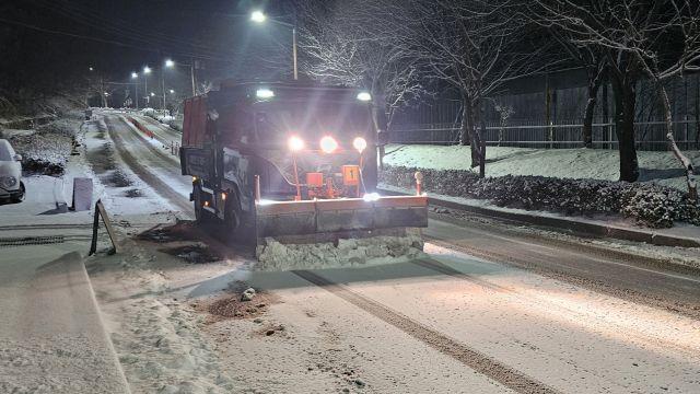 경기에 평균 4.2㎝ ‘눈폭탄’…출근길 빙판·살얼음 ‘주의’