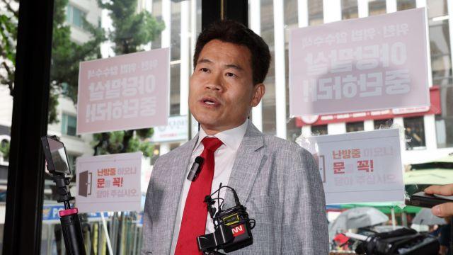 '선거 음모론' 전한길, 3일 오전 귀국…음모론 다큐 홍보 예정